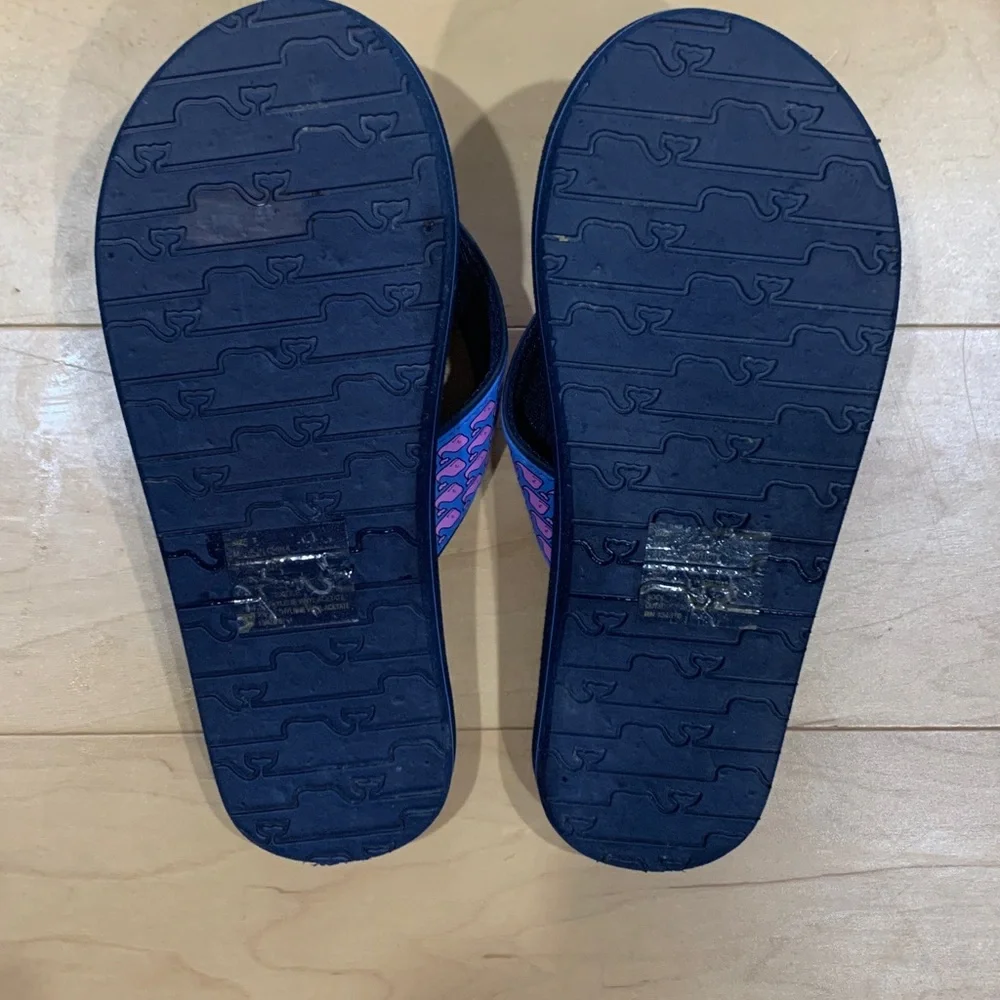 Girl’s Vineyard Vine Flip Flops Size 7
Navy and pink whales - Picture 2 of 4